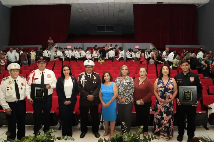 Celebran bomberos voluntarios Día Nacional