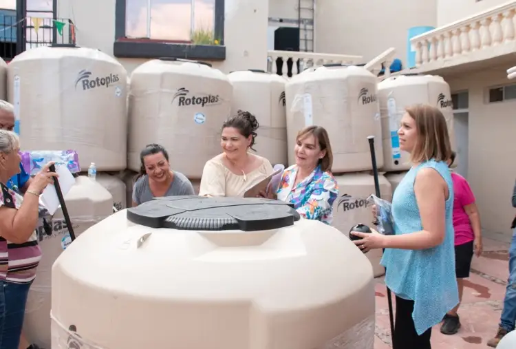 Entrega Primera Dama apoyos a 50 familias nogalenses