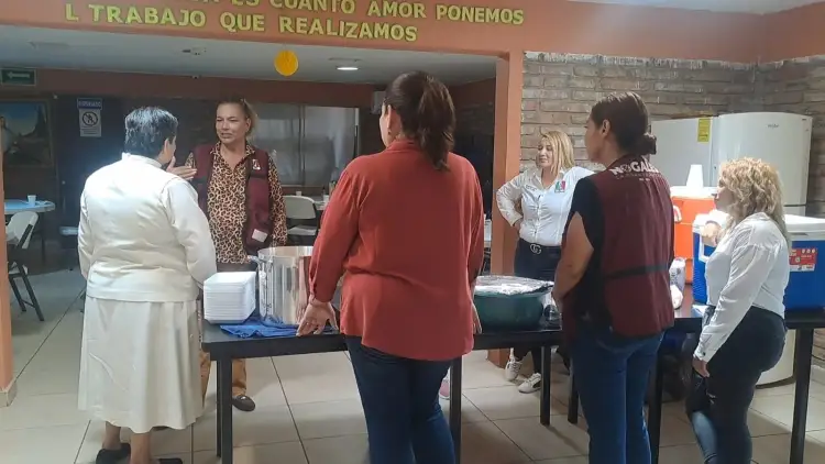 Celebran abuelitos el Día Internacional del Adulto Mayor