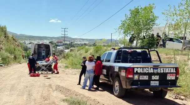 Auxilian a persona golpeada en la colonia Álamos