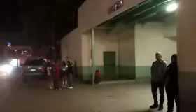 Sufre menor lesiones al ser arrojado a barranco