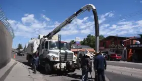 Atienden reportes de fuga de aguas negras en arroyo Los Nogales