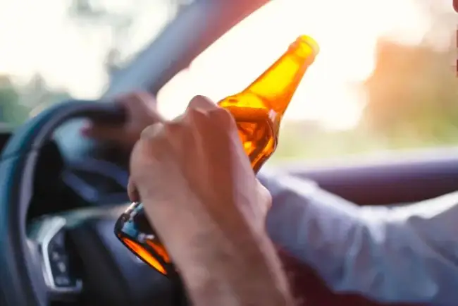 Detienen a conductor ebrio en horas de la madrugada