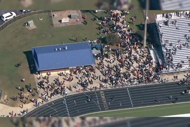 Deja 4 fallecidos tiroteo en secundaria en Georgia; hay un detenido