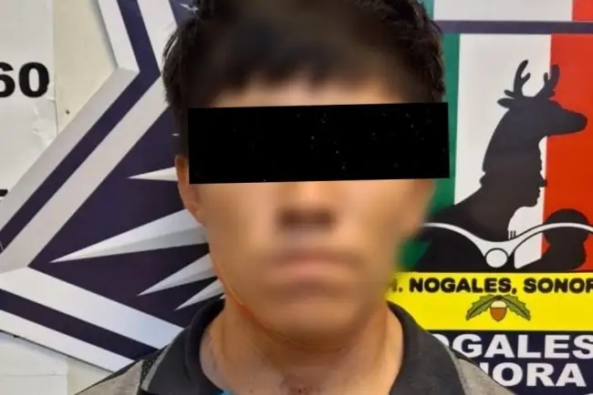 Tras persecución detienen a joven con carro robado