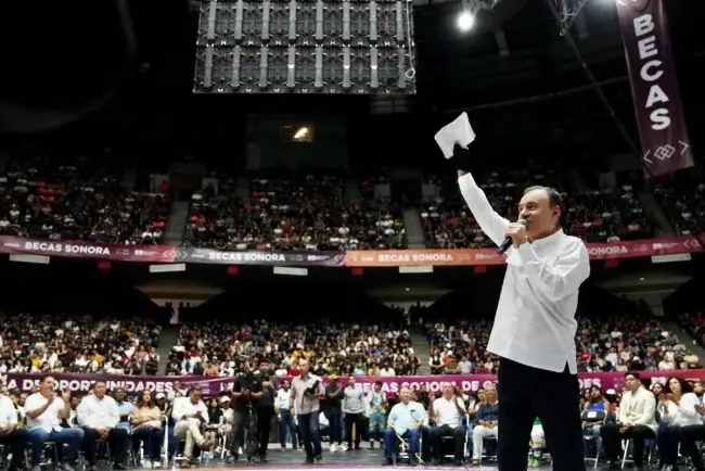 Crea gobernador Durazo el programa de becas más grande en la historia