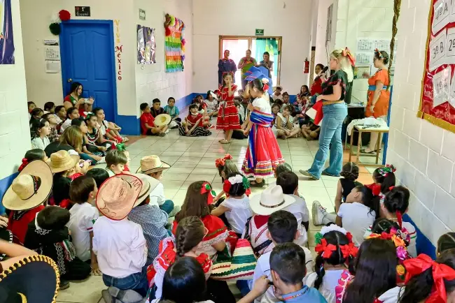 Se suman planteles escolares a celebraciones patrias