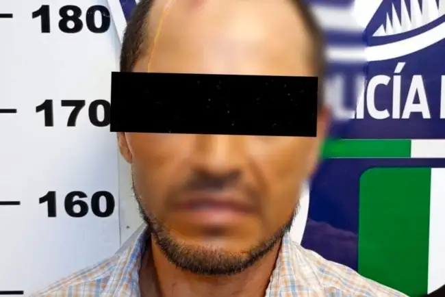 Detienen a hombre con cuchillo en mano; amenazó a su familia