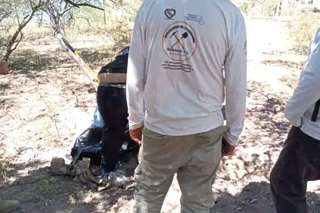 Hallan cuerpo de hombre en fosa clandestina