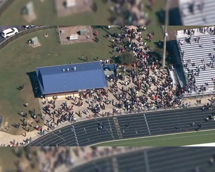 Deja 4 fallecidos tiroteo en secundaria en Georgia; hay un detenido