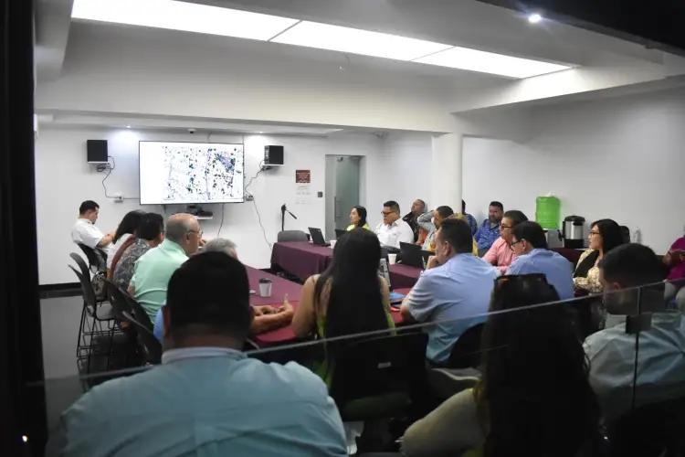 Revisan más de cien escuelas para atender necesidades de agua