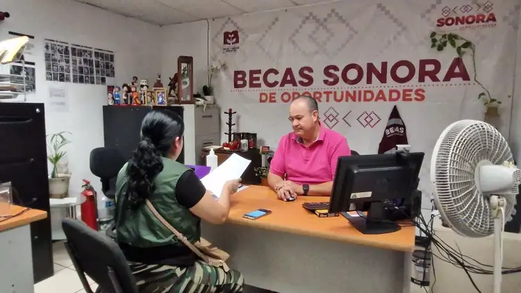 Apoyan para el registro del programa becas Sonora de Oportunidades