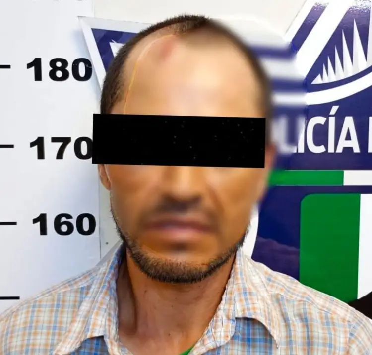 Detienen a hombre con cuchillo en mano; amenazó a su familia