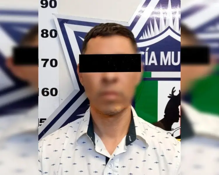 Detienen a taxista armado