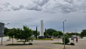 Atropellan a niño de 7 años y abandonan camioneta de lujo