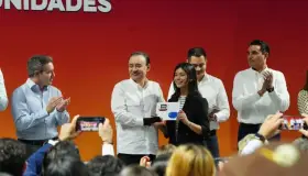 Llaman a estudiantes universitarios revisar asignación de beca