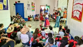 Se suman planteles escolares a celebraciones patrias