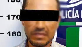 Detienen a hombre con cuchillo en mano; amenazó a su familia