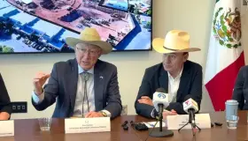 Considera Ken Salazar hay buena relación entre México y EU