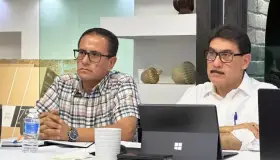 Presenta Alcalde a nuevo titular del Oomapas en La Mesa del Agua