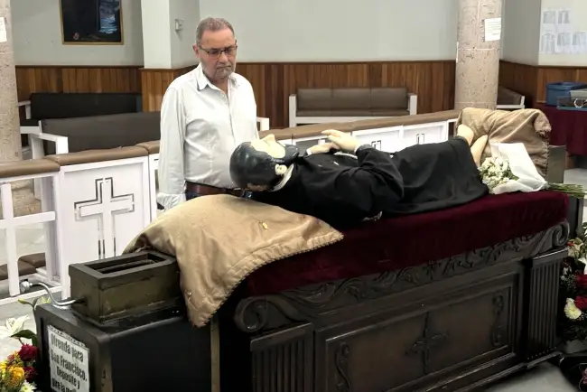 Caminan peregrinos más de 90 kilómetros para pagar sus mandas