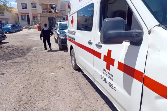 Golpea a su pareja y la encierra en su recámara