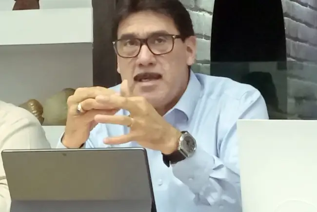 Califica Alcalde de lamentable pleito de regidores