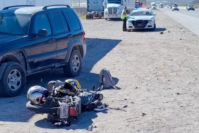 Resultan dos lesionados de gravedad por impacto en motocicleta