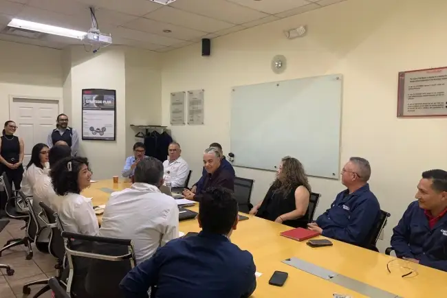 Destacan alcalde de Nogales y personal de Index importancia de empresa en la industria aeronáutica