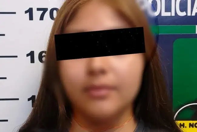 Vinculan a proceso a mujer que golpeó a maestra