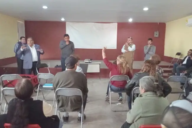 Se reúnen vecinos del Embarcadero con autoridades sobre explosiones