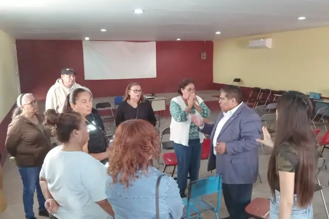 Sufren consecuencias vecinos por explosiones de la construcción de túnel