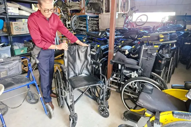 Pone Arsobo sillas de ruedas a disposición de la comunidad