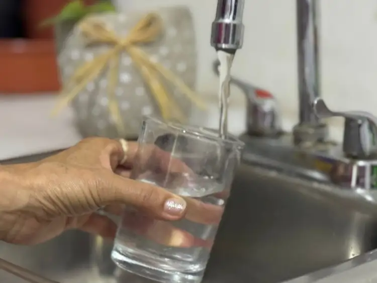 Trabaja el Oomapas en regularización de servicio de suministro en las colonias