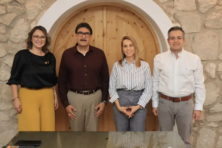 Se reúne alcalde Juan Gim con diputados