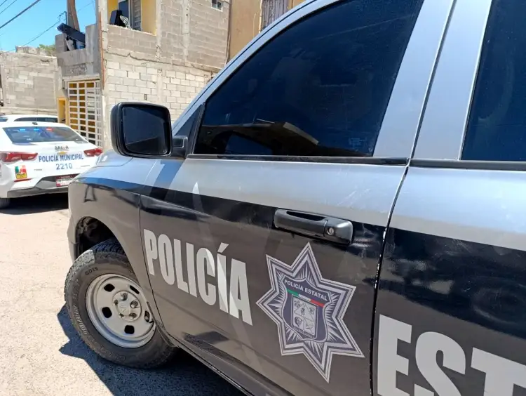 Ataca hombre a ex pareja con marro; le quebró los cristales de su auto