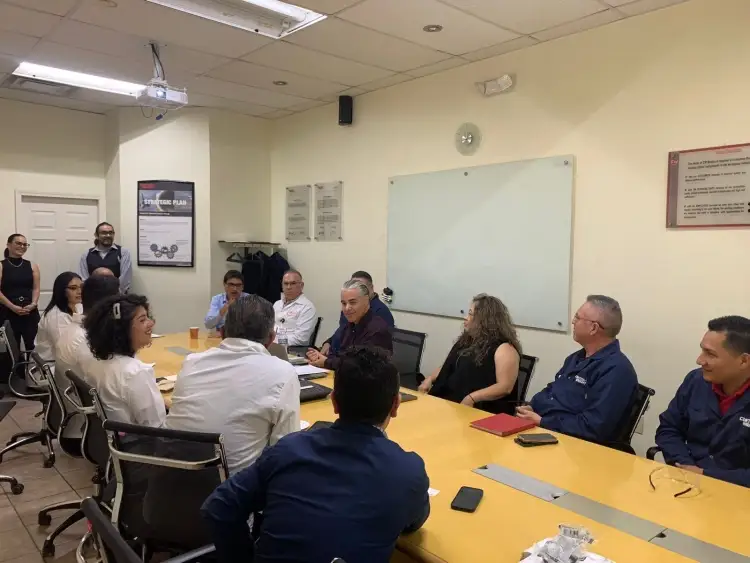 Destacan alcalde de Nogales y personal de Index importancia de empresa en la industria aeronáutica