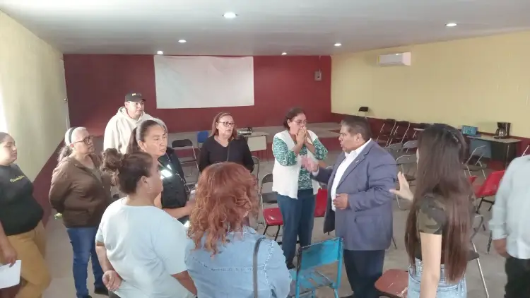 Sufren consecuencias vecinos por explosiones de la construcción de túnel