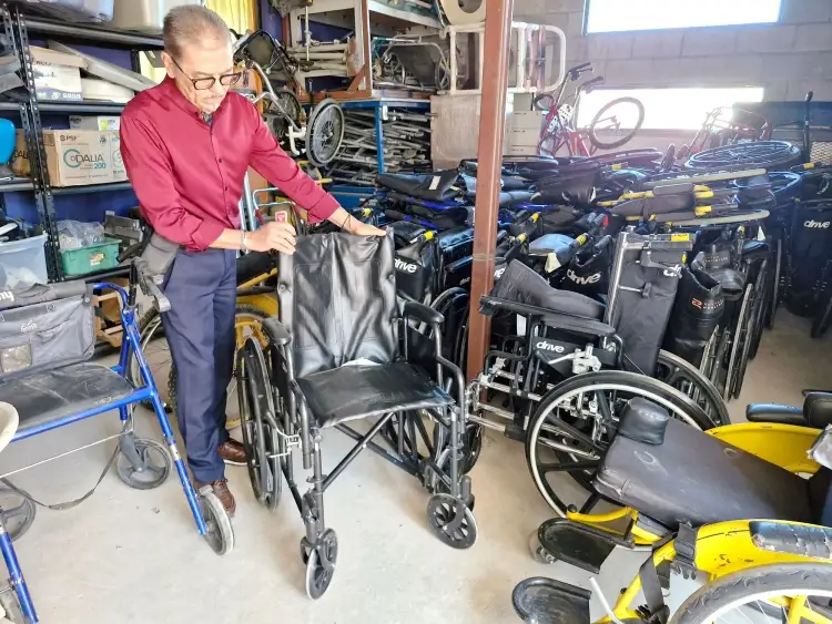 Pone Arsobo sillas de ruedas a disposición de la comunidad