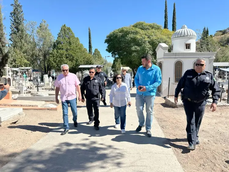 Recorre Síndica Municipal panteones de la ciudad