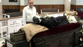 Caminan peregrinos más de 90 kilómetros para pagar sus mandas