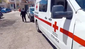 Golpea a su pareja y la encierra en su recámara