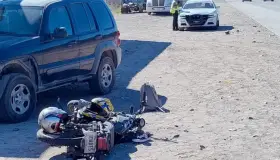 Resultan dos lesionados de gravedad por impacto en motocicleta