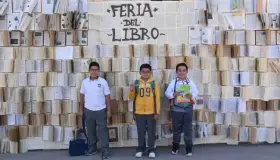Visitan estudiantes la Feria del Libro 2024