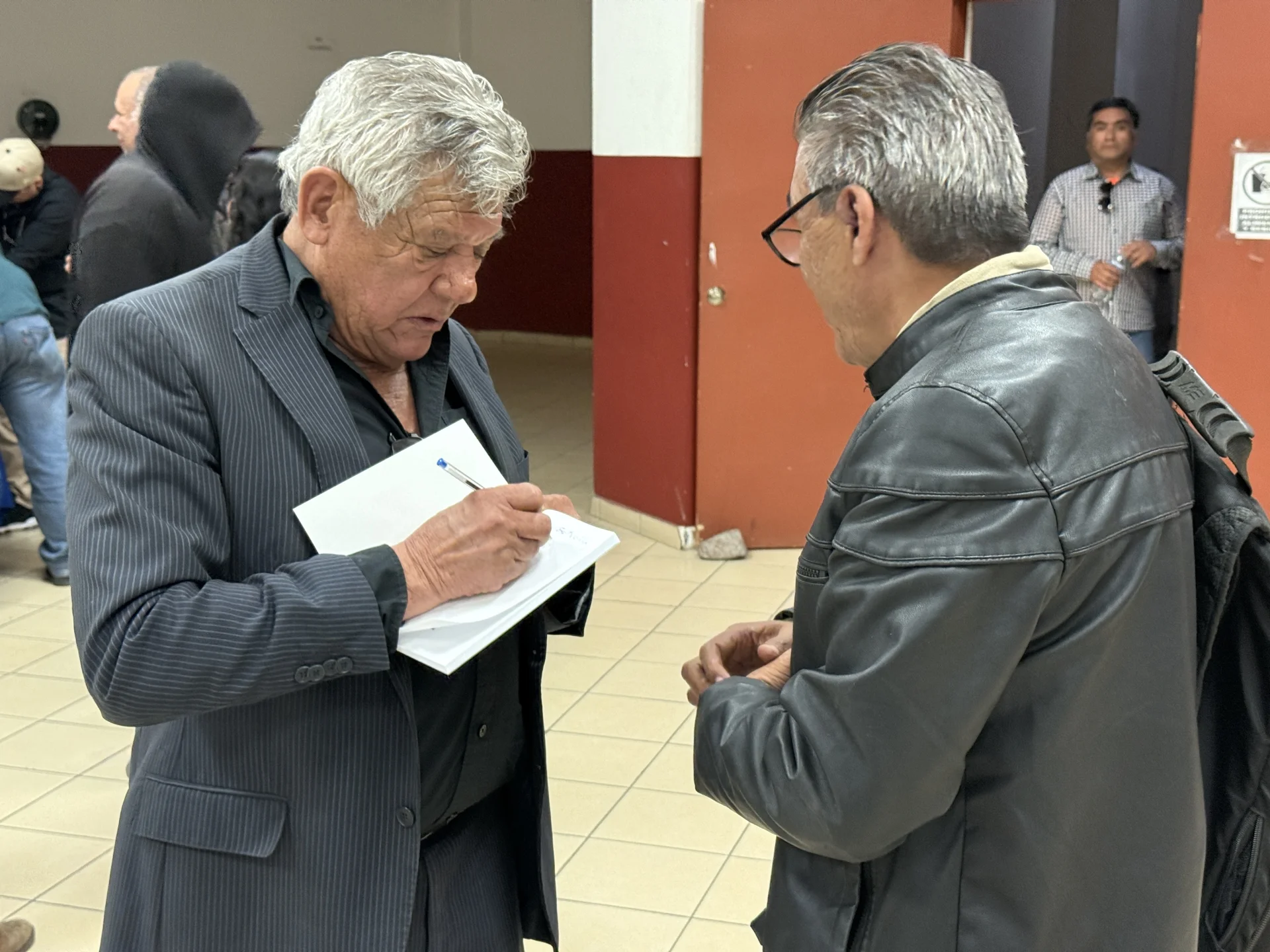 Escritor presenta “La Danza de la Memoria”