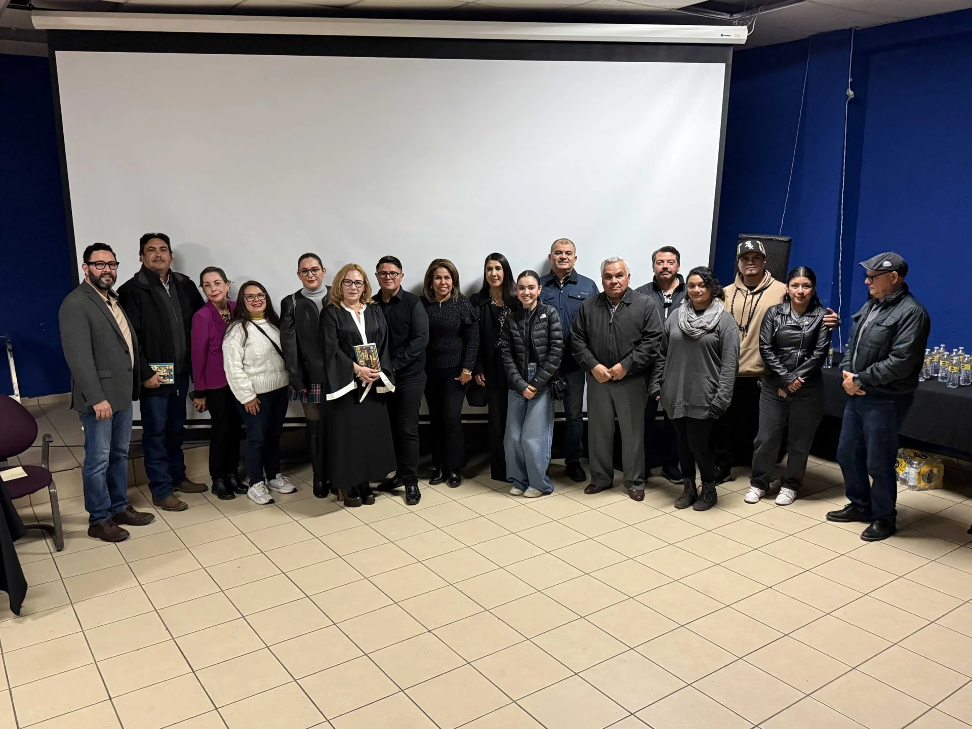 Escritor presenta su libro “Monster”