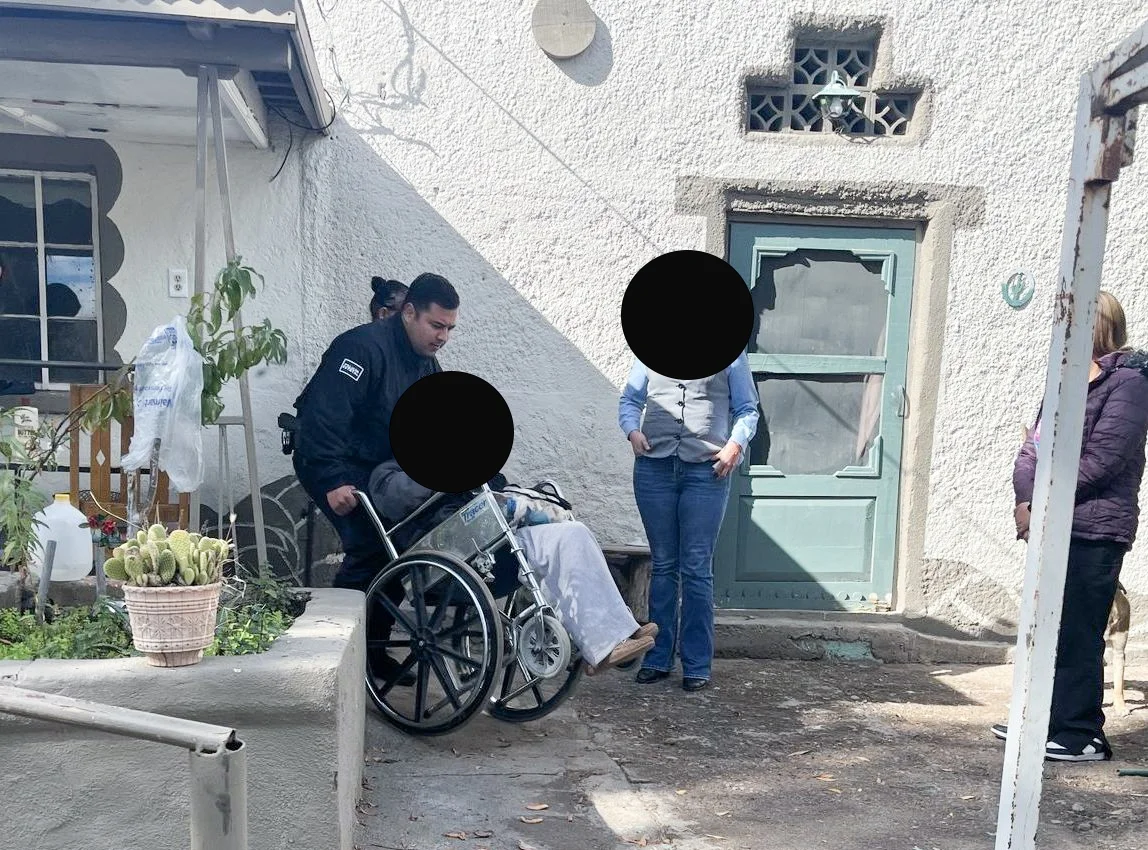 Rescatan a adulta mayor en abandono en San Lázaro
