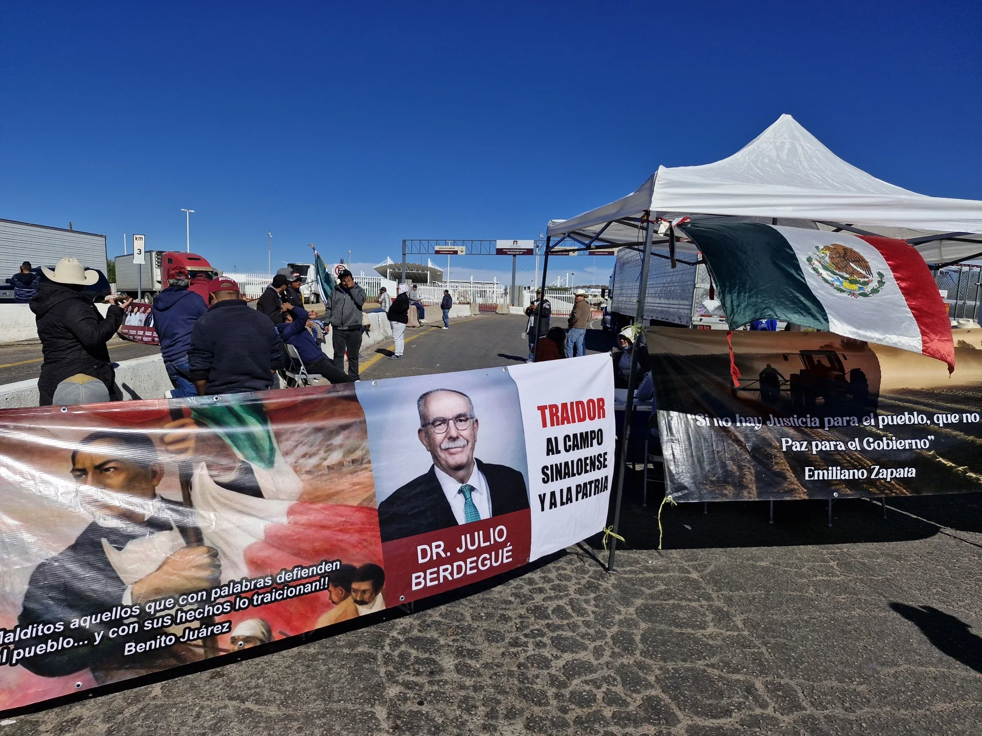 Productores y transportistas levantan bloqueo en Nogales tras pacto con Federación
