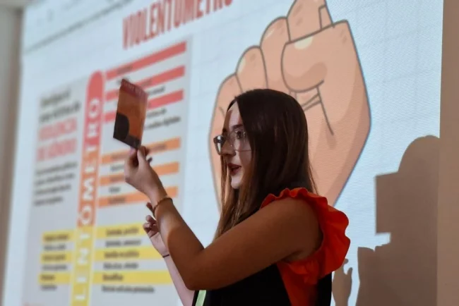 Imparten plática sobre prevención de violencia de género