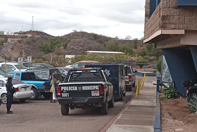 Roban vivienda y comercio en hechos distintos